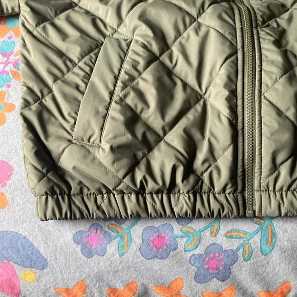 Vuori bomber jacket. Size small. Olive Green Quilted and no longer made - Picture 6 of 9